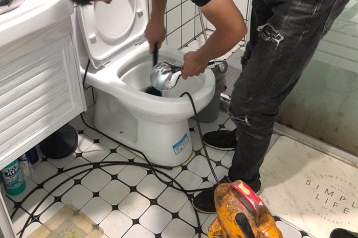 茶山马桶堵塞自己疏通还是找师傅?专业上门服务让你省时更省心